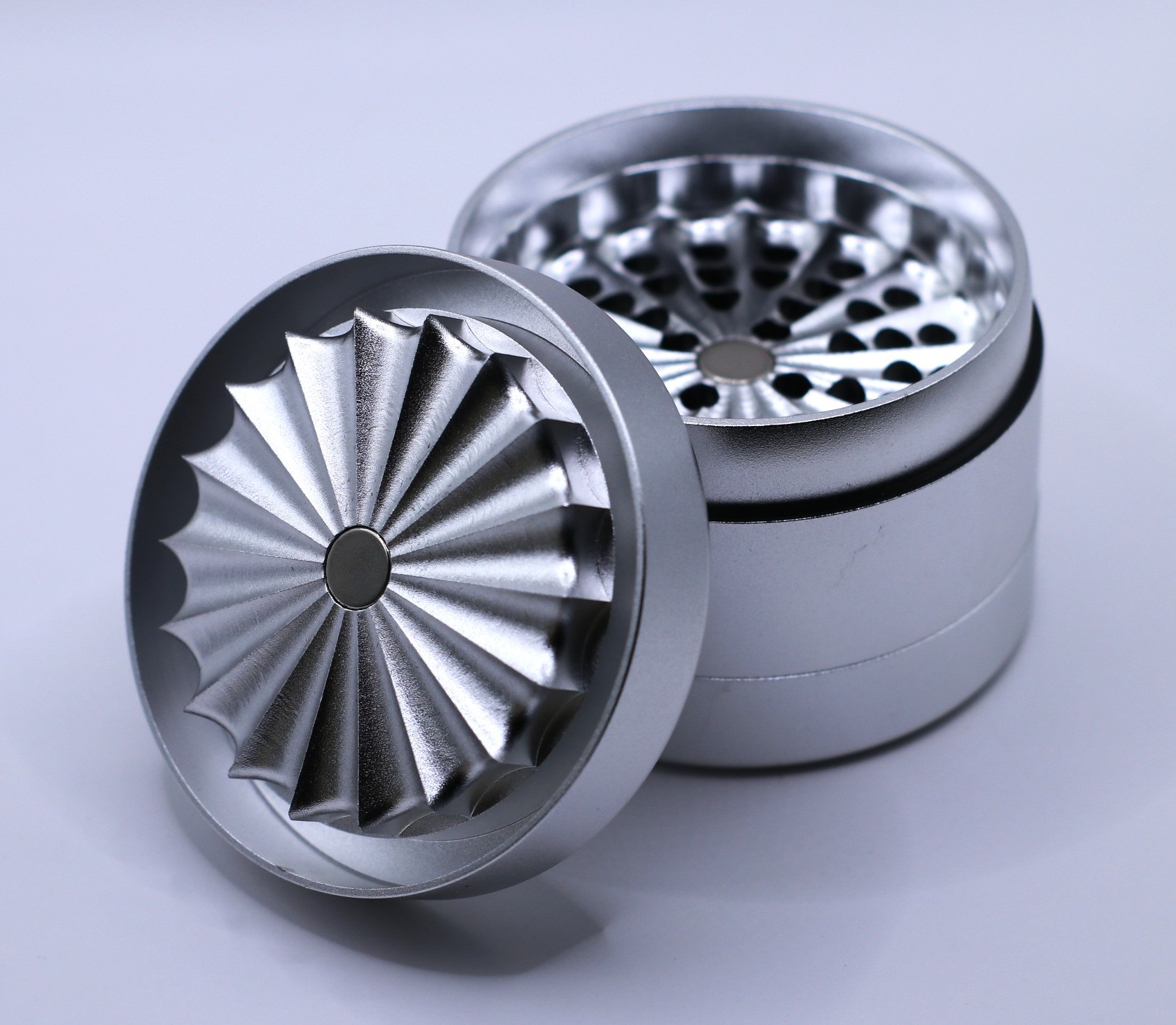 60mm PRO 420 Apollo Grinder-State of the Art Herb Crusher-Silver