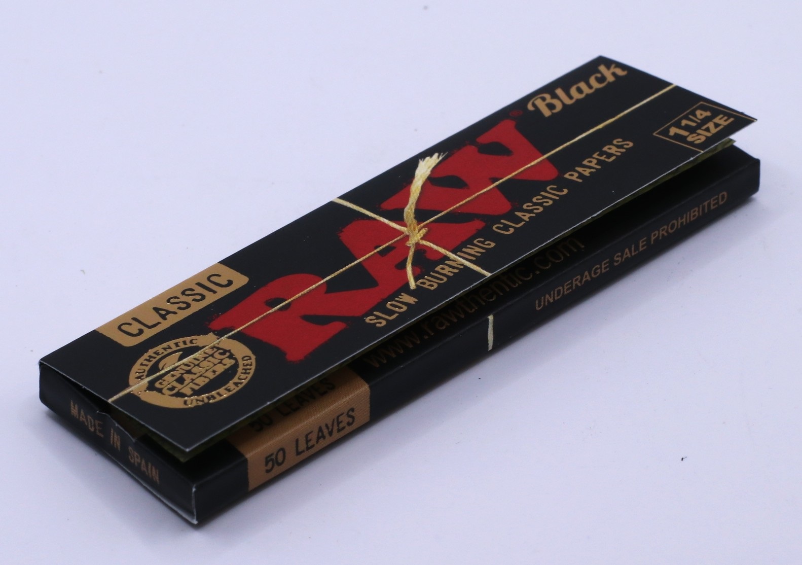 RAW Classic Rolling Papers-Black-1 1/4 50 Leaf Pack
