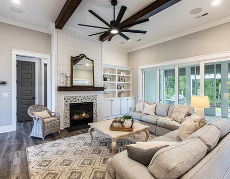 Living_area_in_a_Reeves_custom_home.jpg